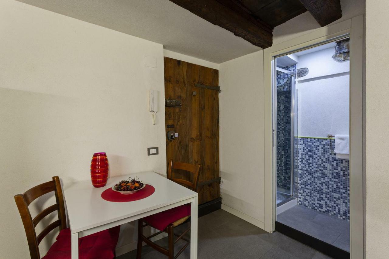 Wood And Stone Apartment In The Historical Center Genova Kültér fotó