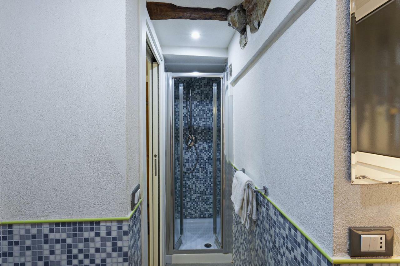Wood And Stone Apartment In The Historical Center Genova Kültér fotó