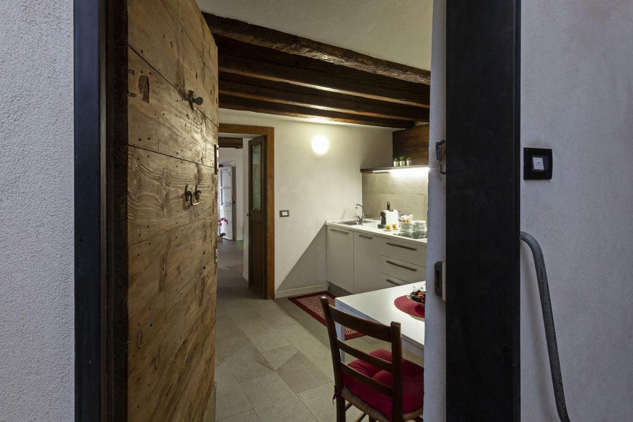 Wood And Stone Apartment In The Historical Center Genova Kültér fotó