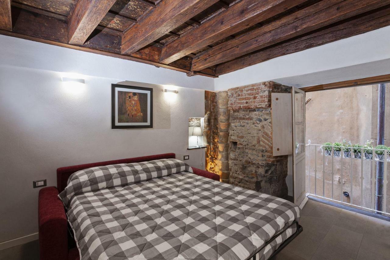 Wood And Stone Apartment In The Historical Center Genova Kültér fotó