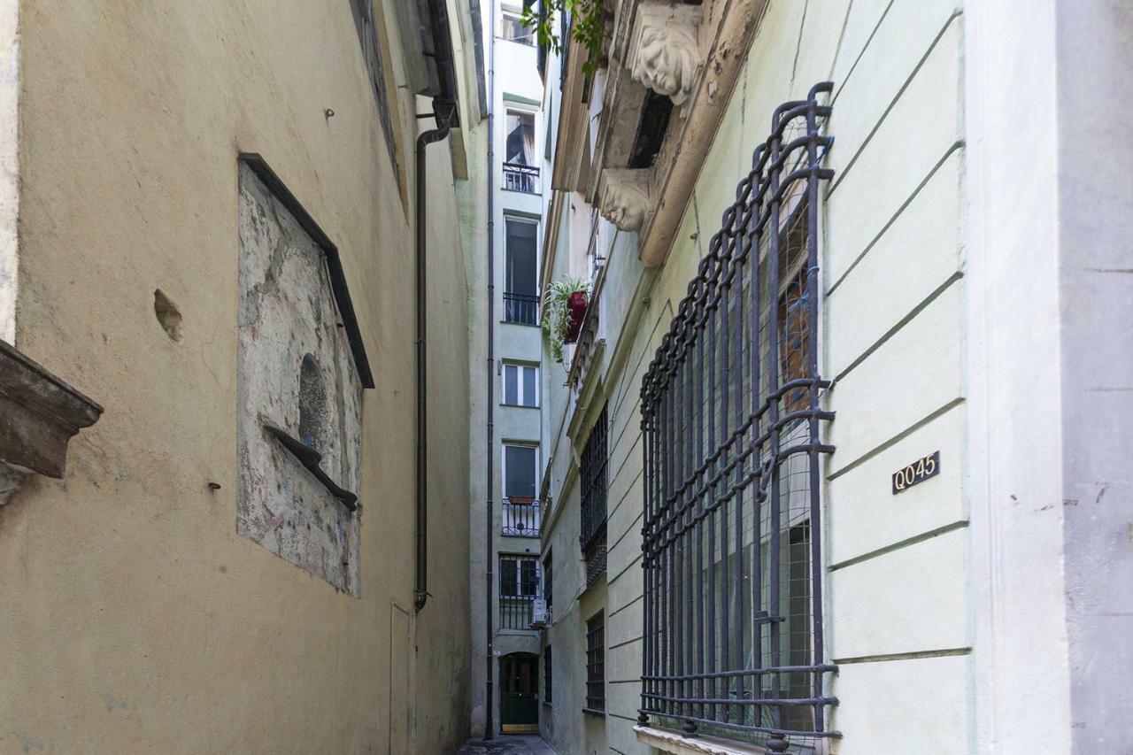 Wood And Stone Apartment In The Historical Center Genova Kültér fotó